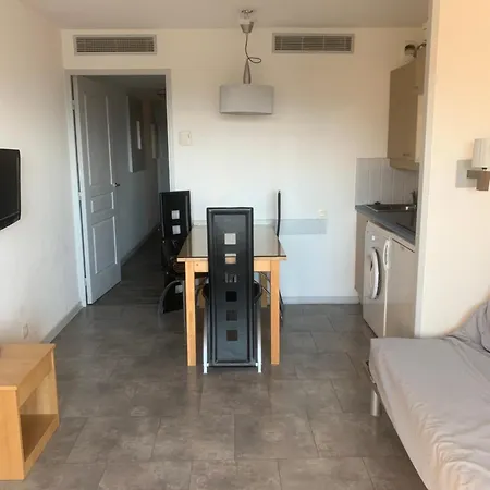 Apartman Bord De Et Commerces 588 Cannes