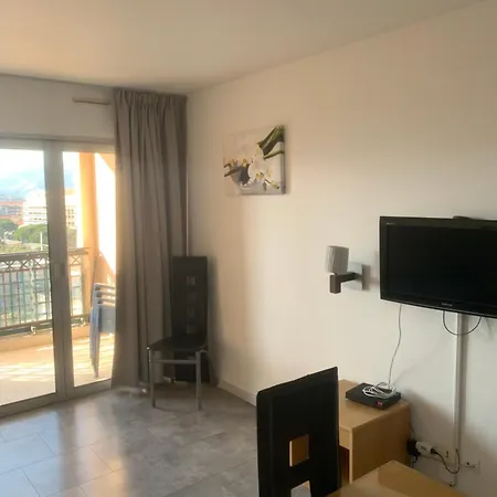 Bord De Et Commerces 588 كان